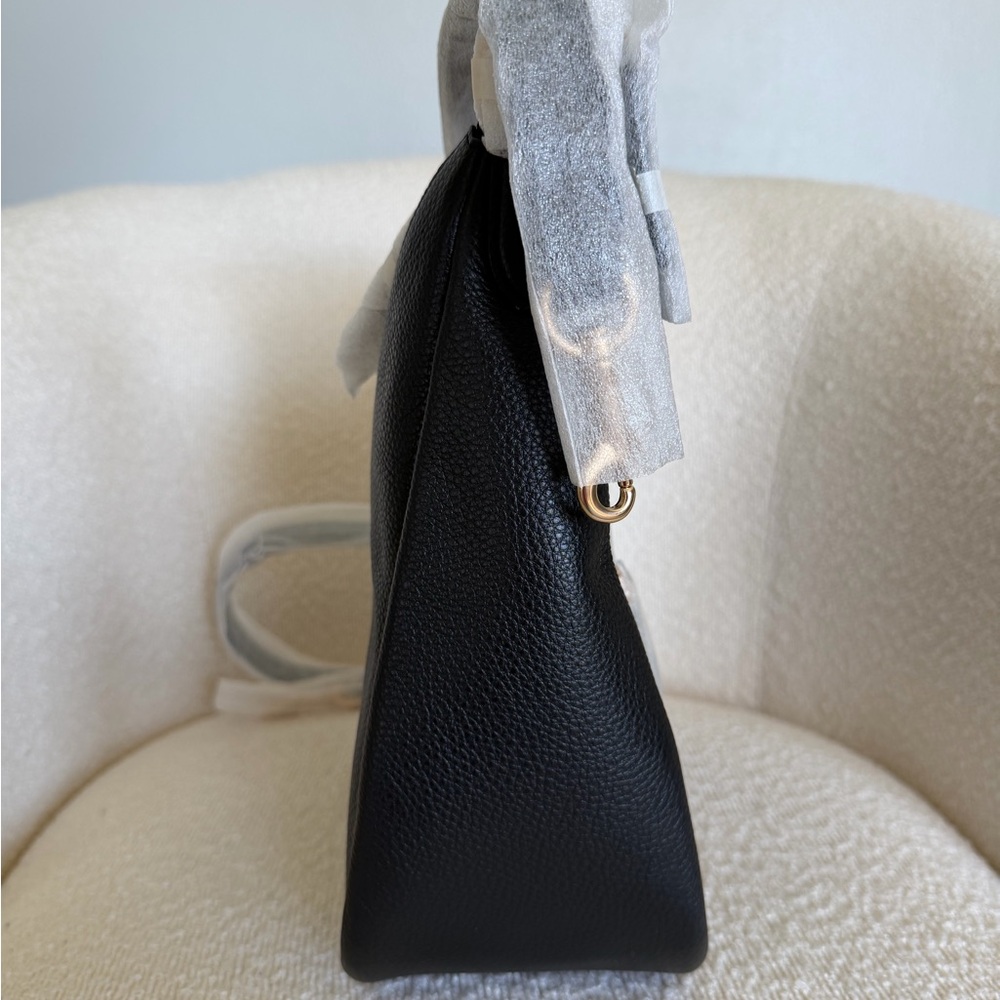 Coach Jules Hobo - Picture 2 of 5